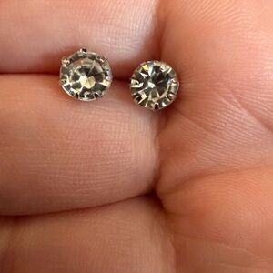 💎4/$20💎Clear Crystal Stud Earrings(0.23”)